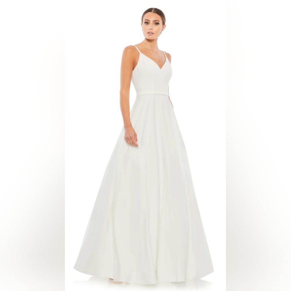 Mac Duggal CLASSIC A-LINE V-NECK BALLGOWN NWT size 8 white (48855)